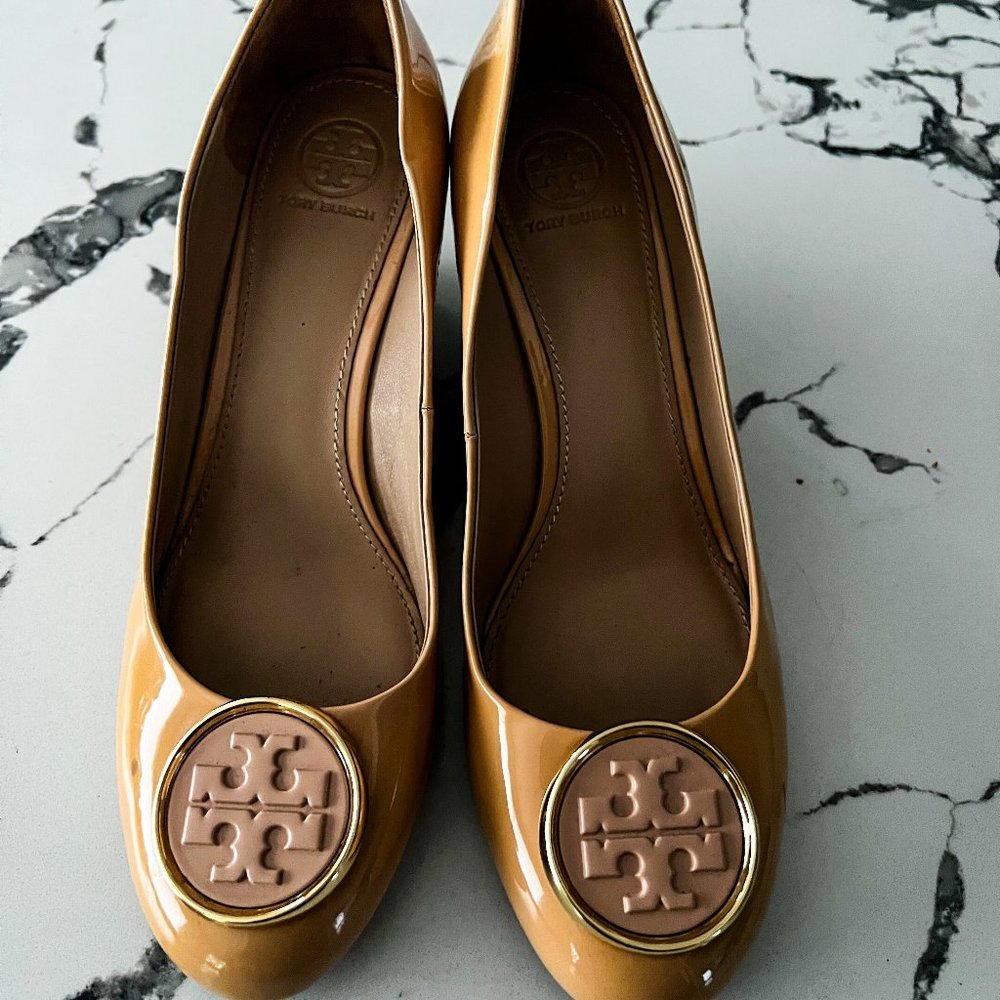 Size 8.5 Tory Burch Twiggie Wedge in Light Oak